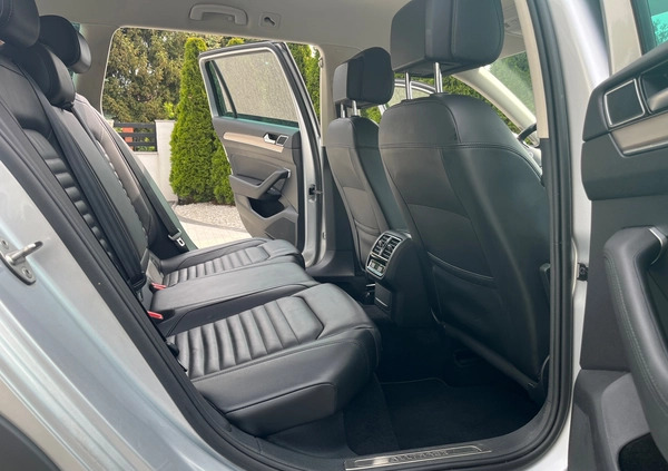 Volkswagen Passat cena 92000 przebieg: 164891, rok produkcji 2019 z Chęciny małe 781